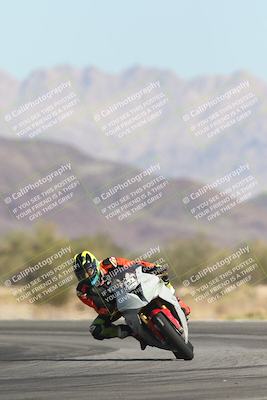 media/Oct-30-2025-Racers Edge (Thu) [[dabbdaf680]]/3-B Group/Session 2 (Turn 14)/